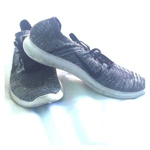 Nike Free Run Flyknit Tennis Shoes